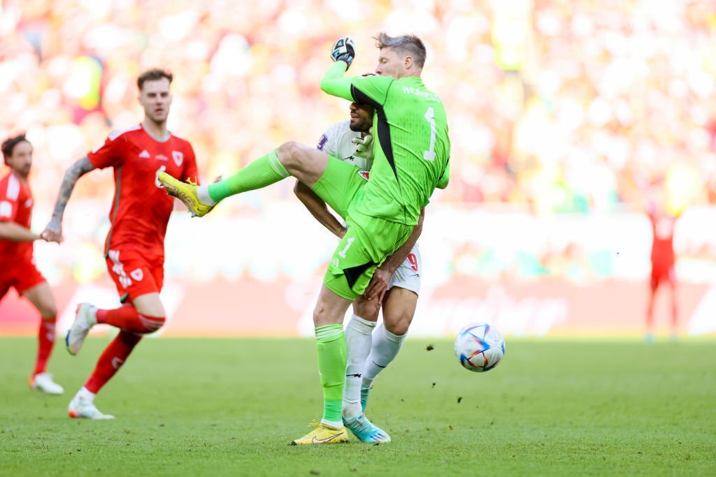 Cận cảnh chiếc thẻ đỏ đầu tiên tại World Cup 2022 2 Cận cảnh chiếc thẻ đỏ đầu tiên tại World Cup 2022 2